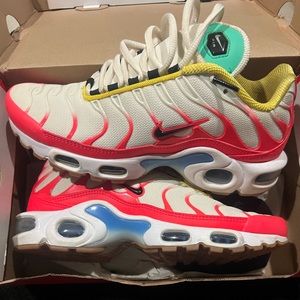 Women’s Air max plus Size 6